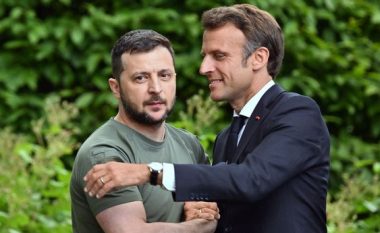 Zelensky bisedë telefonike me Macron, diskutojnë për t’i dhënë fund luftës
