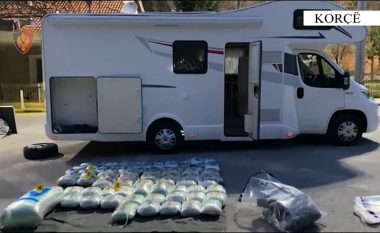 VIDEO/ Arrestimi i 2 rumunëve që tentuan të transportonin drogë me rulot drejt Greqisë, policia: Janë sekuestruar 118 kg kanabis