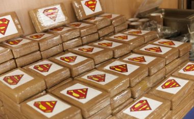 Prodhonin 200 kg kokainë në ditë, zbulohet laboratori më i madh i drogës në Evropë