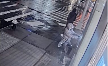 VIDEO/ Hajdutët hyjnë në dyqan e bëjnë kërdinë, grabisin çantat me vlerë 242 mijë dollarë