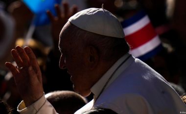 Papa: Gratë do të lejohen të votojnë për sinodin