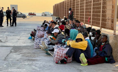 Përmbytet varka me emigrantë në brigjet italiane