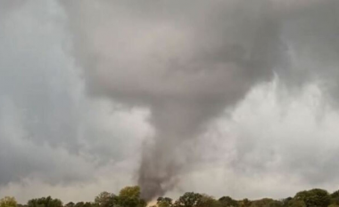 Tornadot shkatërruese vrasin 18 persona në SHBA, mijëra familje pa energji elektrike