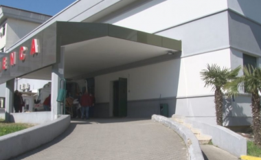 TikTok-u fut në sherr dy të rinj në Durrës, njëri në gjendje të rëndë në spital