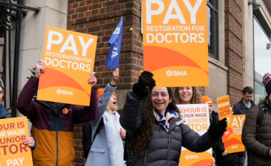 Angli, mijëra mjekë planifikojnë një tjetër grevë