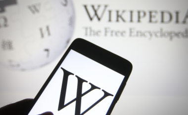 Pronari i Wikipedia-s gjobitet me 1.5 milionë rubla për artikullin mbi luftën në Ukrainën