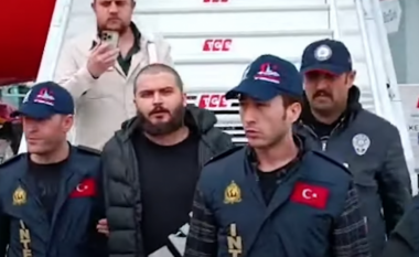 VIDEO/ U arrestua në Elbasan, mashtrusei turk mbërriti sot në Stamboll, pamjet nga ekstradimi