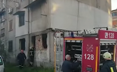 Përfshihet nga flakët një banesë në Durrës
