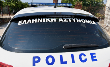 Dy shqiptarë zihen për një grua në Greqi, njëri përfundon në spital, tjetri në polici
