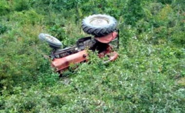 Përmbyset traktori në Lushnjë, ndërron jetë 55-vjeçari që po punonte tokën