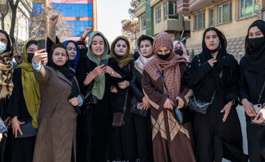 Gratë afgane protestojnë kundër njohjes ndërkombëtare të qeverisë talibane