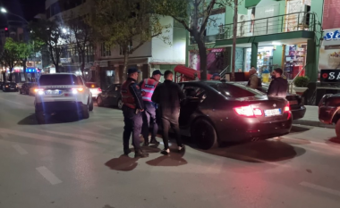 Aksion “blic” në Pogradec, kontrolle për drogë dhe personat e shumëkërkuar