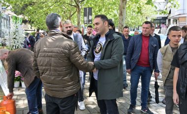 “Autobuz falas, ulje e taksave dhe tarifave”, Belind Këlliçi u prezanton banorëve të Njësisë 8 planin për ndryshimin e Tiranës