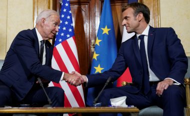 Biden dhe Macron bisedë telefonike, rikonfirmojnë mbështetjen për Ukrainën