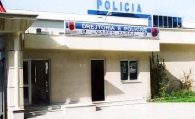 Kërcënoi dhe goditi me sende të forta një grua në Vlorë, policia shpall në kërkim 37-vjeçarin