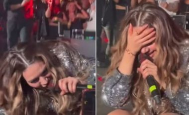 Elvanës i ndodh incidenti i papritur në skenë, fansi i kap dorën dhe e tërheq (VIDEO)