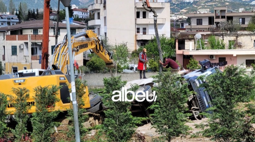 Përmbyset betonierja e "Kontakt" te kompleksi Mangalem 21 në Tiranë, rrezikohen fëmijët dhe makinat