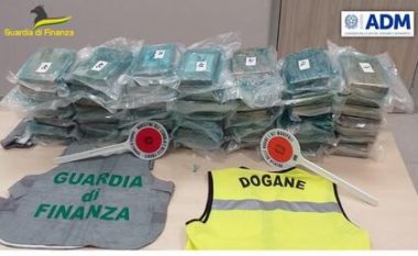 Kokainë në kontejnerin me banane që erdhi nga Ekuadori, arrestohet shqiptari në Itali