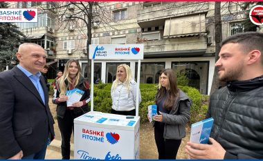 “Stendat e shpresës”, Meta me të rinjtë në Tiranë: Po promovojmë planin për transport publik falas