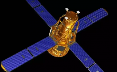 Sateliti i “vdekur” NASA-s bie në Tokë, sa janë shanset për një aksident