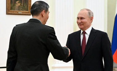Ministri kinez i Mbrojtjes i sanksionuar nga SHBA takohet me Putinin në Moskë