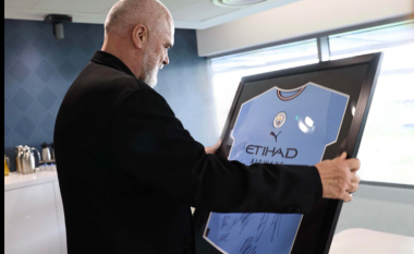 Akademia e Manchester City edhe në Durrës, Rama publikon foto nga zyrat në Angli