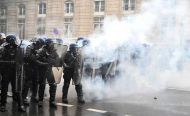 Tensione dhe përleshje gjatë protestave të 1 majit në Francë, 108 policë të plagosur, arrestohen 290 persona