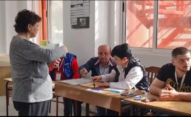 Shqiptarët zgjedhin kryebashkiakët, pjesëmarrje e ulët në votime
