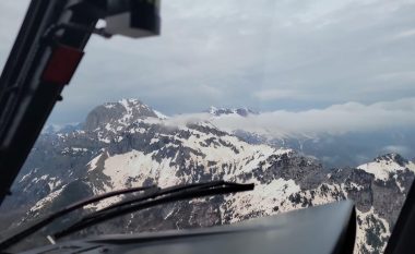 U bllokuan në malin e Jezercës, tre turistë çekë shpëtohen me helikopter