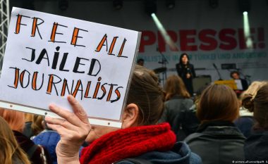 Liria e shtypit nën presion të vazhdueshëm, ku renditet Shqipëria