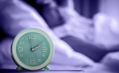 Sa orë gjumë duhet të flini pas të 40-ave dhe si ndikon te kujtesa