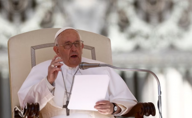 Vatikani konfirmon “misionin e paqes” për t’i dhënë fund luftës në Ukrainë