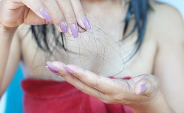 Mënyrat si stresi ndikon në flokët tuaj dhe problemet që ju shkakton