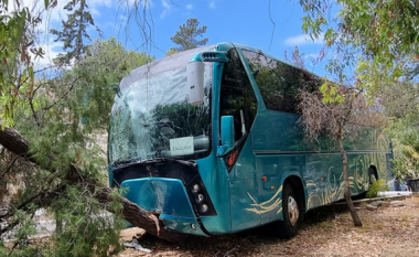 Autobusi përplas tre nxënëse në Greqi