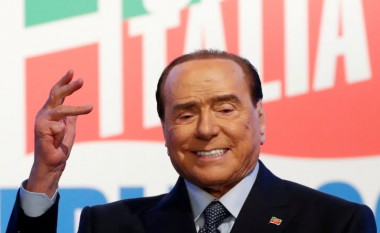 Berlusconi u drejtohet mbështetësve nga spitali