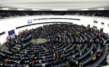 Parlamenti Europian miraton raportet për Kosovën dhe Serbinë