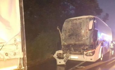 Autobusi me votues të Erdoganit përplaset me kamionin, 22 të plagosur në Turqi