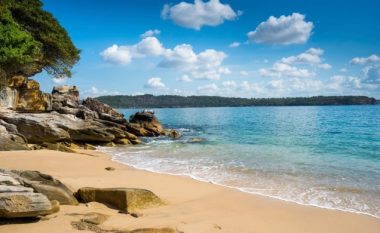 20 plazhet më të famshme në botë ku dielli dhe deti shijohen lakuriq