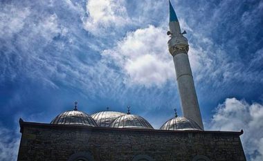 Vidhet xhamia në Prizren, hajdutët marrin paratë e grumbulluara për bamirësi
