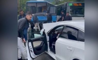 Autobusi përplaset me makinën në Tiranë, raportohet për 6 të lënduar