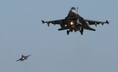 Evropa fillon trajnimin e pilotëve ukrainas për avionët amerikanë F-16