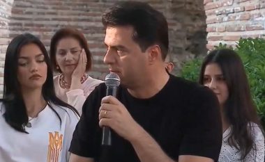 Basha takim me të rinjtë në Durrës: Duhet vetting i politikanëve, një pjesë e deputetëve i marrin votat përmes bandave
