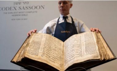 Bibla hebraike 1100-vjeçare shitet për 38 milionë dollarë në ankand