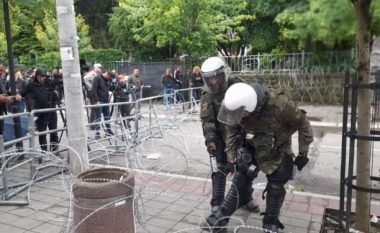 Tensionet në Kosovë/ KFOR: Grupet kriminale kanë qenë pas protestave të dhunshme në Zveçan