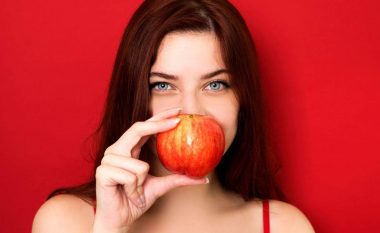 Pse është mirë që para gjumit gjithmonë të hamë një mollë?