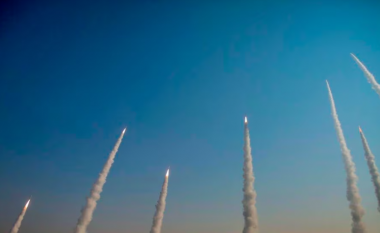 Irani teston me sukses raketën balistike me rreze të lartë veprimi