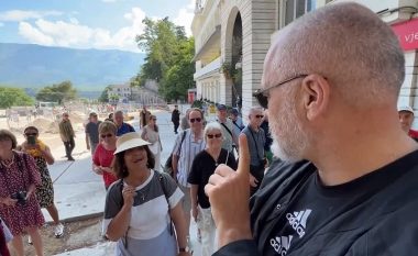Turistja ndalon Ramën në Gjirokastër, kryeministri: Nuk jam atraksion turistik