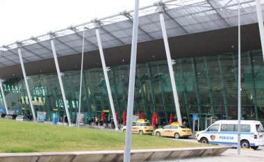“Shkelje e ligjit”, Konkurrenca vë nën hetim Aeroportin e Rinasit për taksitë