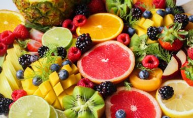 5 mite për frutat që mund t’ju pengojnë të humbni peshë