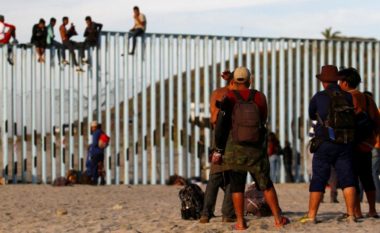 SHBA pret fluks të jashtëzakonshëm emigrantësh, mbi 25 mijë policë vendosen në kufirin me Meksikën